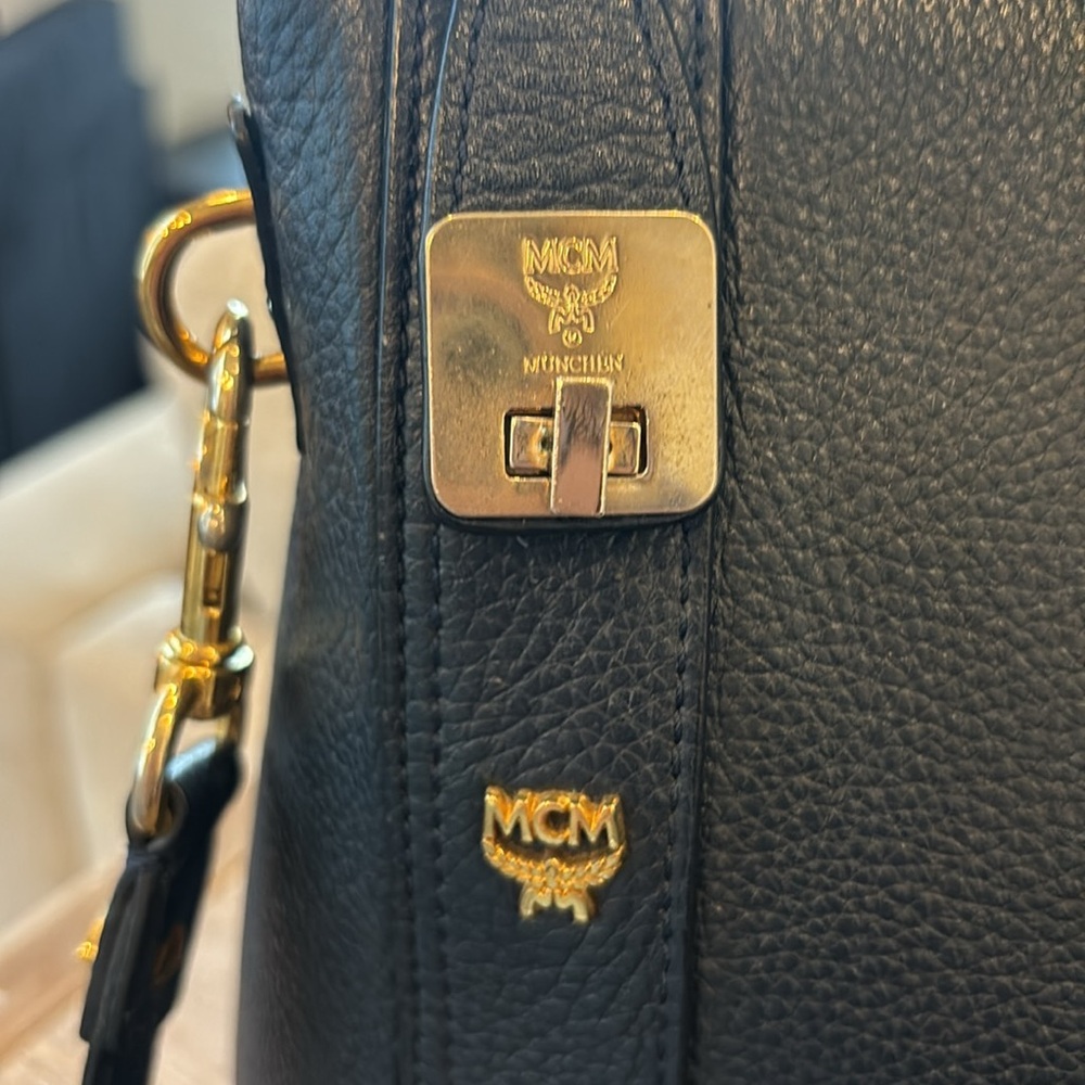 MCM Document/Office/Hand or Shoulder Bag~Navy~EUC!!!!! - Picture 2 of 16